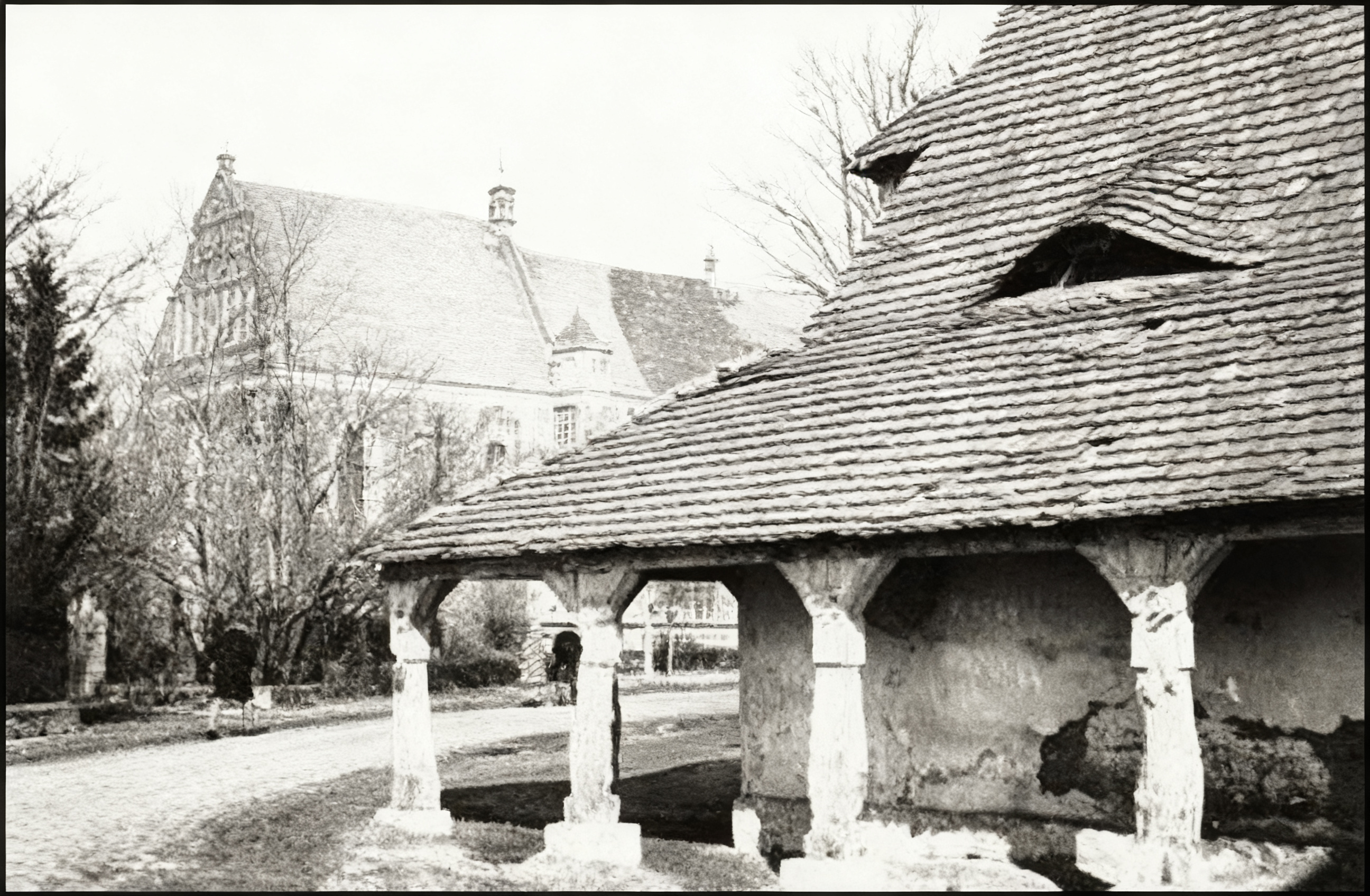 Karczma z XIX wieku w Sobocie. Widok z 1973 r. Foto autor tekstu.