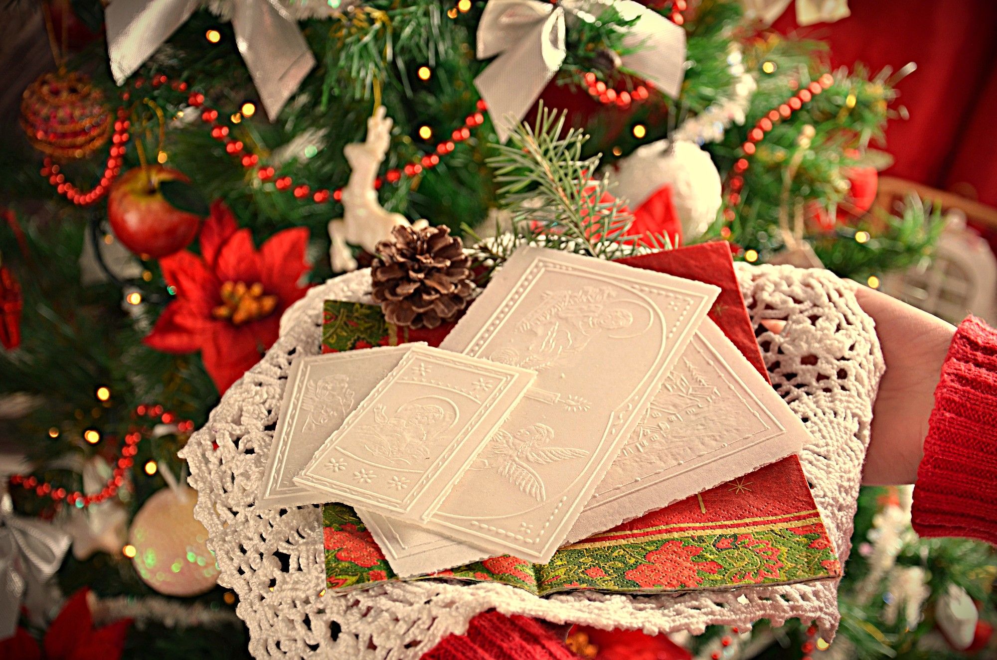 Opłatek na stole wigilijnym