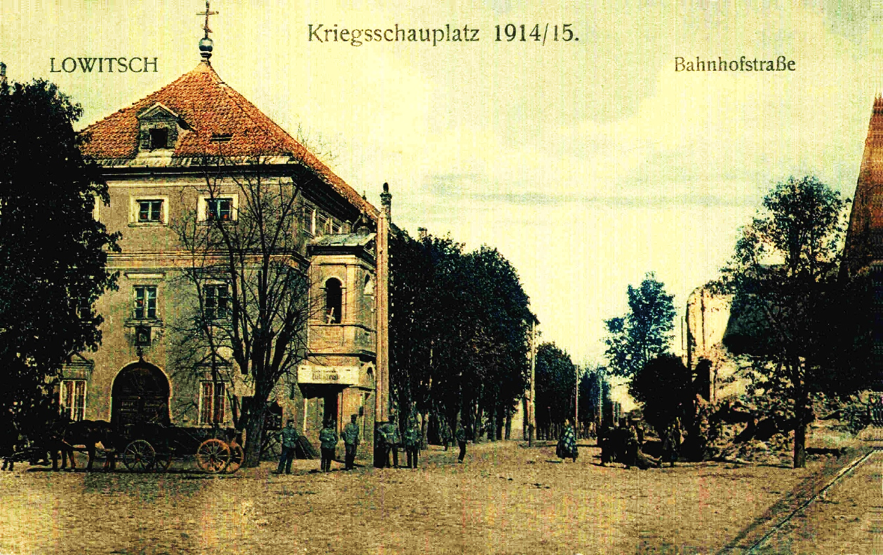 Ulica Wjazdowa (dziś 3 Maja), po zajęciu kaplicy katolickiej pw. Świętego Karola Boromeusza i zamienieniu jej przez zaborcę rosyjskiego na kaplicę prawosławną w 1886 r. Na szczycie dachu ustawiono krzyż ze skośną poprzeczką i dzwonnicę. Wykonano wejście z rynku do kaplicy.